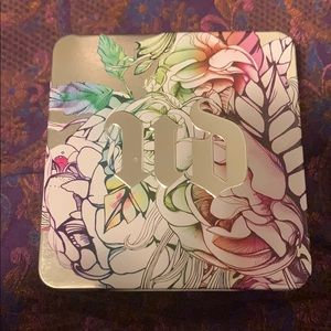 Urban Decay tin palette